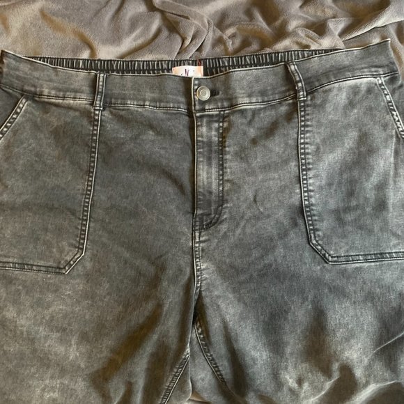 DC Jeans, black acid wash, size 2XL, lightly loved . Elastic ankle and waist - Picture 3 of 5